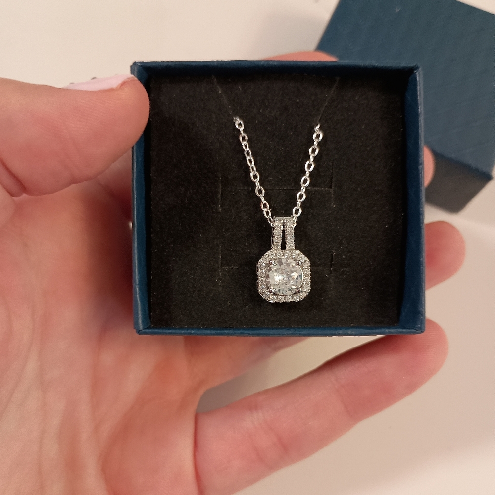 New Moissanite 925 Sterling Silver. Beautiful Gift ๐ No Pass - Picture 3 of 7